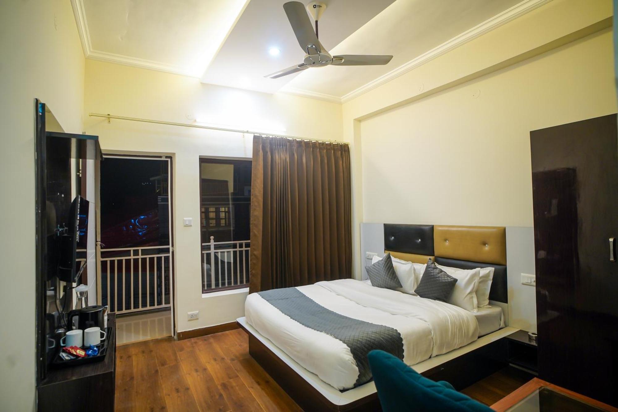 Uno Premium Dalhousie Hotel Екстериор снимка