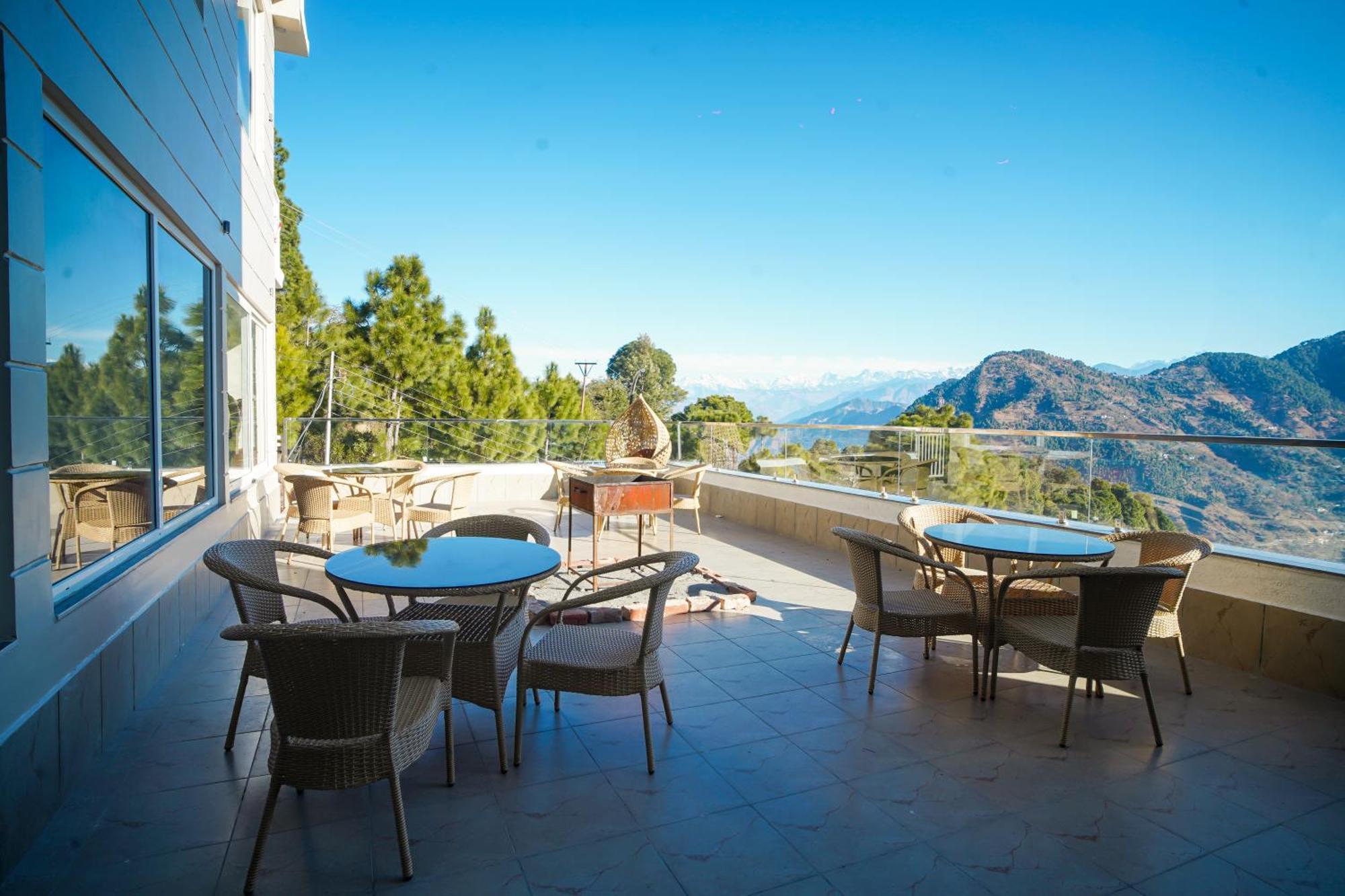 Uno Premium Dalhousie Hotel Екстериор снимка